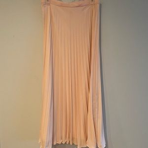 Pink pleated skirt